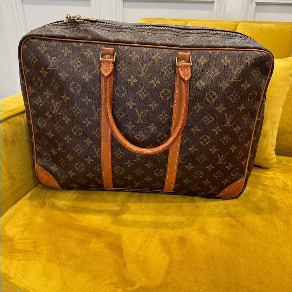 Louis Vuitton Sirius Tarvel Bag.